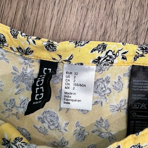 H&M vintage yellow floral skirt with buttons size 2 - Picture 7 of 7